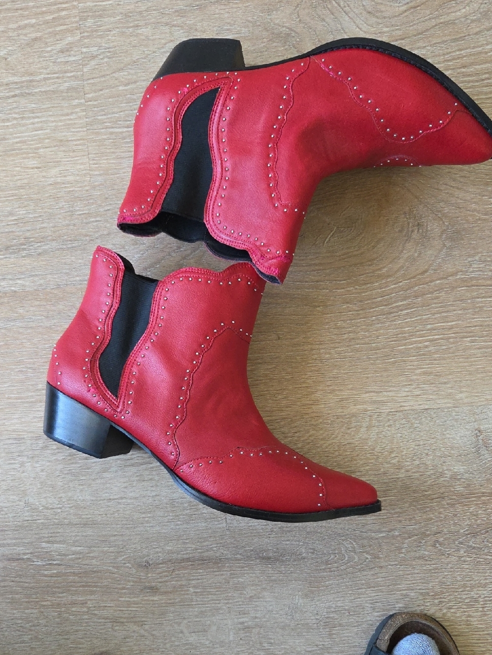 Shoe Cult By Nasty Gal Red Western-Style Silver Stud Pointed Ankle Boots Size 10 - Picture 4 of 8